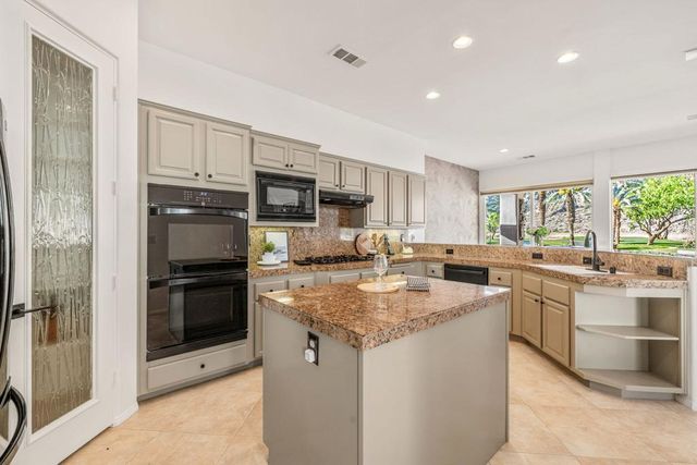 79350 Canterbury, La Quinta, CA 92253