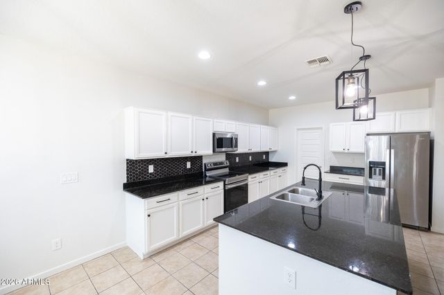 37178 N EL MORRO Trail, San Tan Valley, AZ 85140