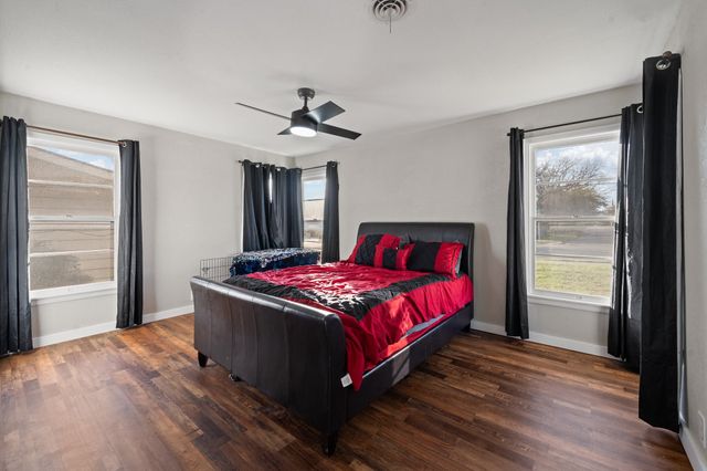 1116 Poindexter Avenue, Cleburne, TX 76033