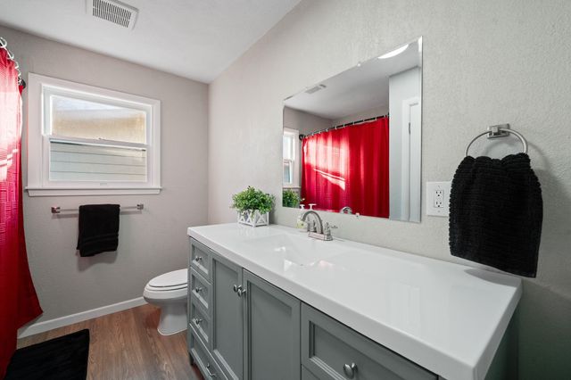 1116 Poindexter Avenue, Cleburne, TX 76033