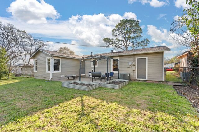 1116 Poindexter Avenue, Cleburne, TX 76033