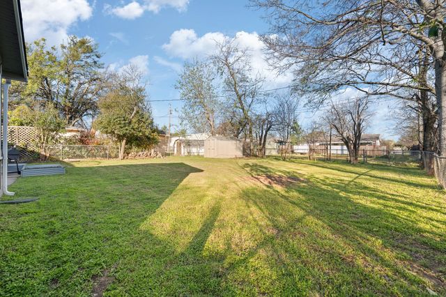 1116 Poindexter Avenue, Cleburne, TX 76033