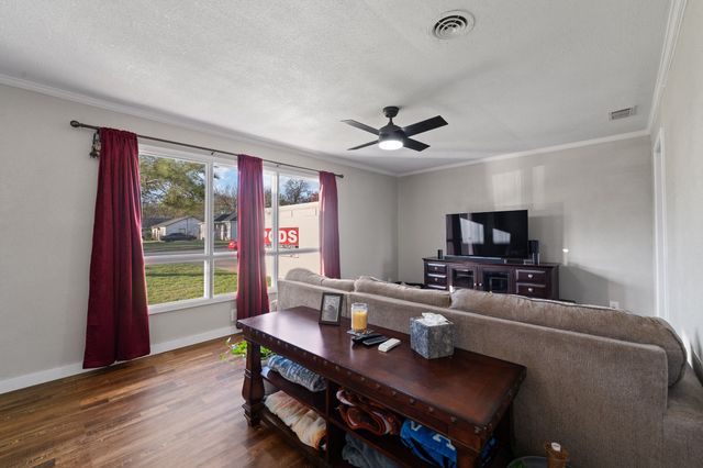 1116 Poindexter Avenue, Cleburne, TX 76033