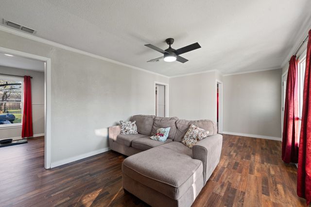 1116 Poindexter Avenue, Cleburne, TX 76033