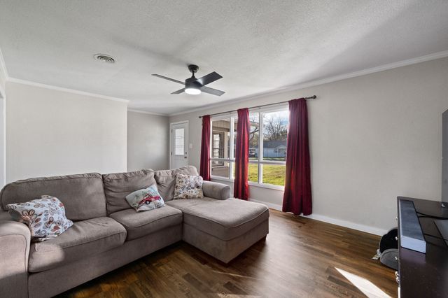 1116 Poindexter Avenue, Cleburne, TX 76033