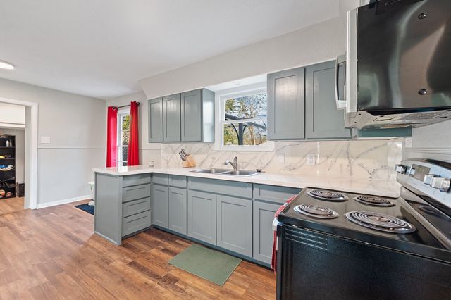 1116 Poindexter Avenue, Cleburne, TX 76033