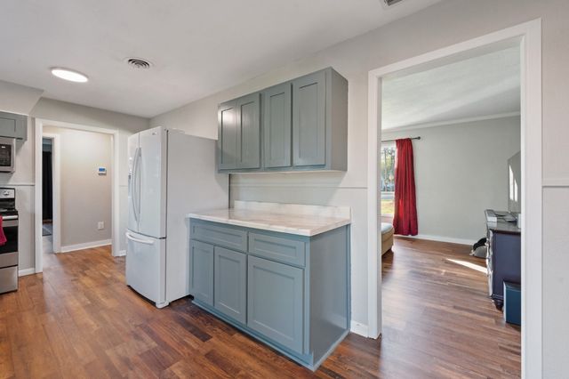 1116 Poindexter Avenue, Cleburne, TX 76033