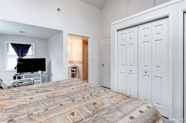 2190 W Maple Avenue, Flint, MI 48507