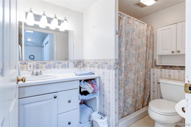 2190 W Maple Avenue, Flint, MI 48507