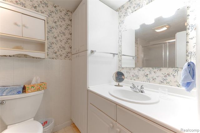 2190 W Maple Avenue, Flint, MI 48507