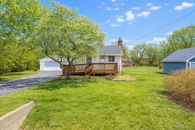 2190 W Maple Avenue, Flint, MI 48507