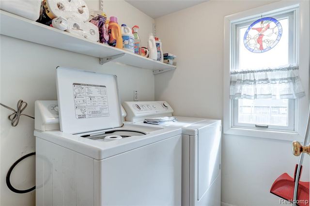 2190 W Maple Avenue, Flint, MI 48507