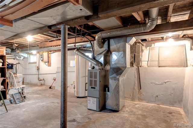 2190 W Maple Avenue, Flint, MI 48507