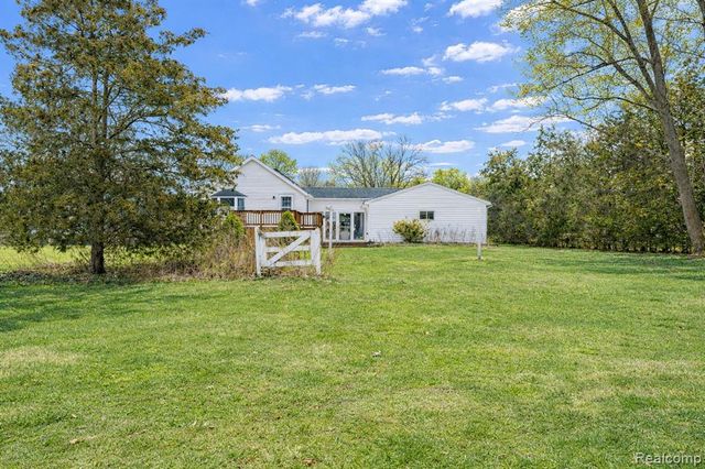 2190 W Maple Avenue, Flint, MI 48507