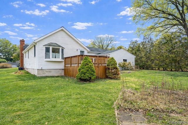 2190 W Maple Avenue, Flint, MI 48507