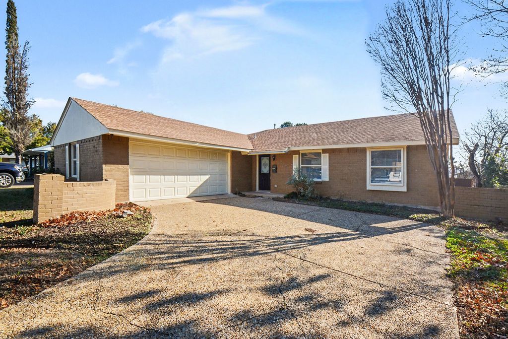 918 Sleepy Hollow Drive, Garland, TX 75043