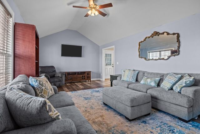 278C Murrell Rd, Dickson, TN 37055