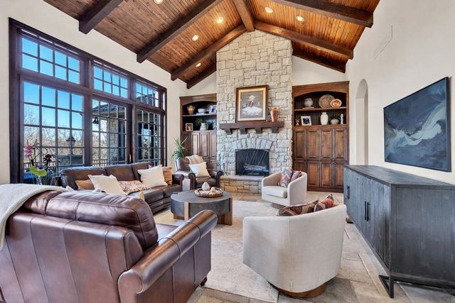 2324 N Rosemont Ct, Wichita, KS 67228