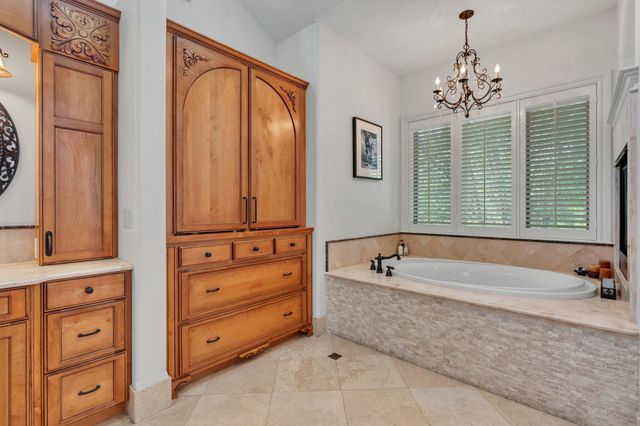 2324 N Rosemont Ct, Wichita, KS 67228