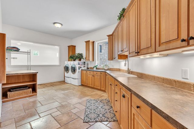 2324 N Rosemont Ct, Wichita, KS 67228