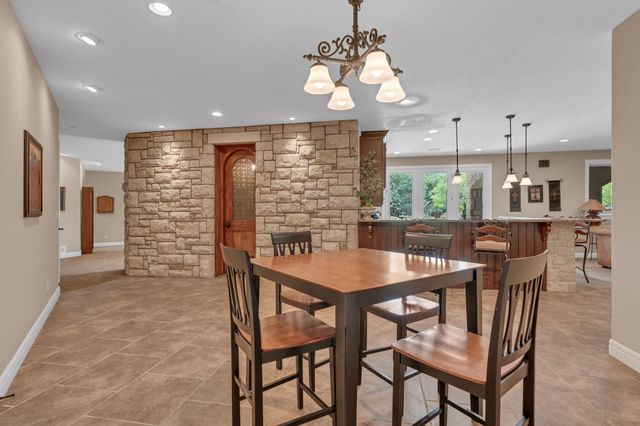 2324 N Rosemont Ct, Wichita, KS 67228