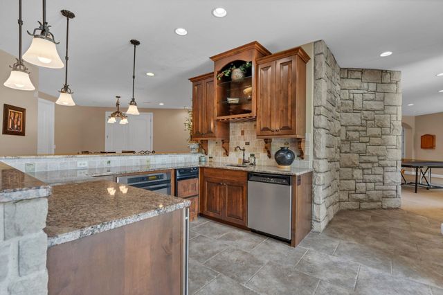 2324 N Rosemont Ct, Wichita, KS 67228