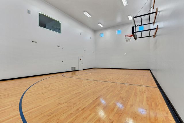 2324 N Rosemont Ct, Wichita, KS 67228