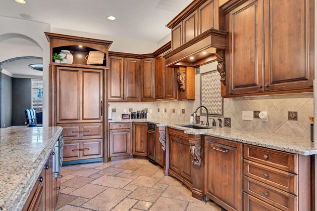 2324 N Rosemont Ct, Wichita, KS 67228