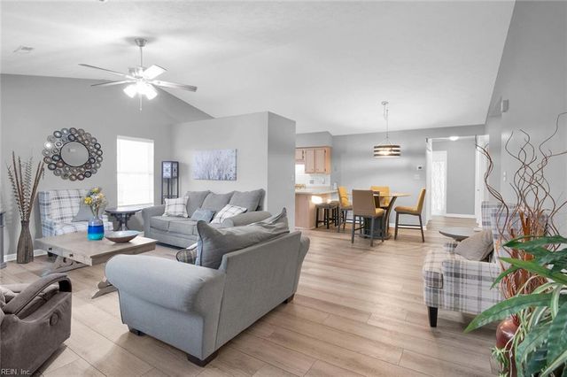 21 Loch CIR, Hampton, VA 23669