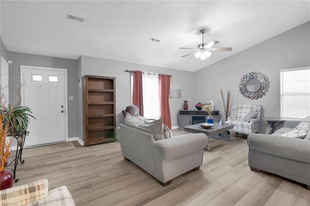 21 Loch CIR, Hampton, VA 23669