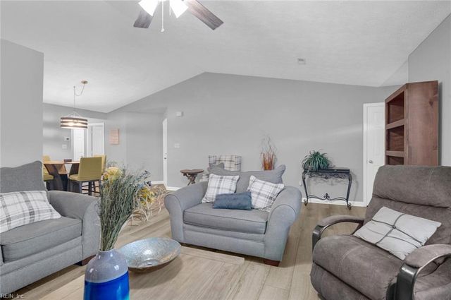 21 Loch CIR, Hampton, VA 23669