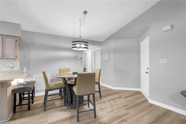 21 Loch CIR, Hampton, VA 23669