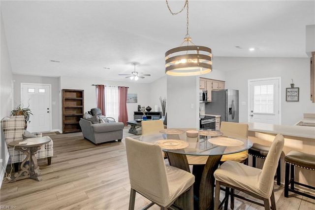 21 Loch CIR, Hampton, VA 23669