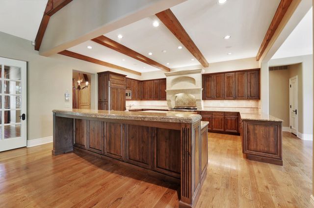 320 E Flint Hills National Ct, Andover, KS 67002