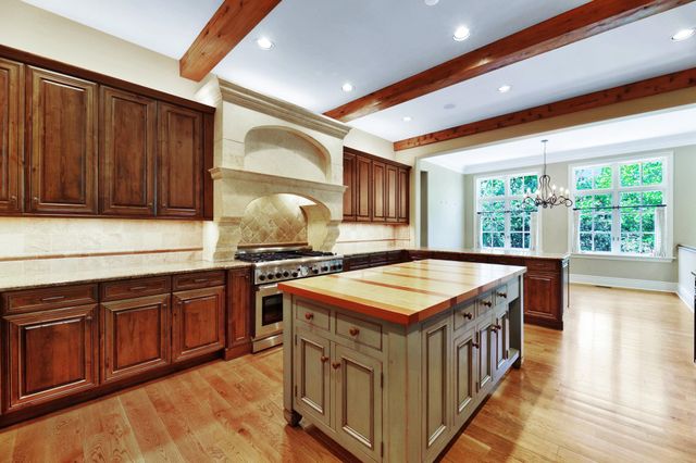 320 E Flint Hills National Ct, Andover, KS 67002