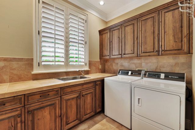 320 E Flint Hills National Ct, Andover, KS 67002