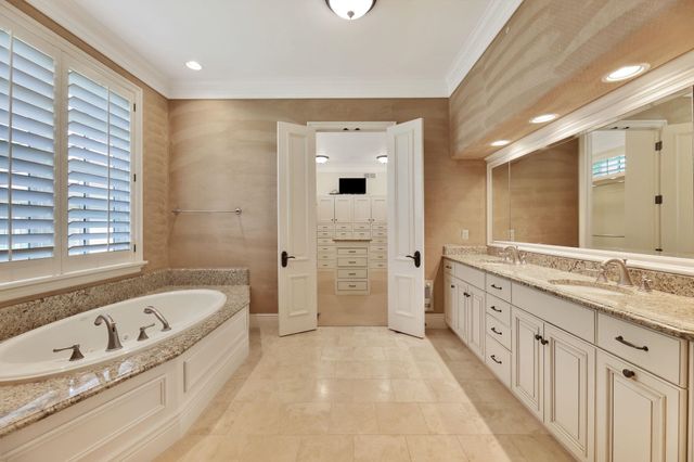 320 E Flint Hills National Ct, Andover, KS 67002