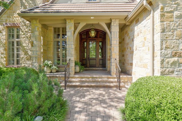 320 E Flint Hills National Ct, Andover, KS 67002