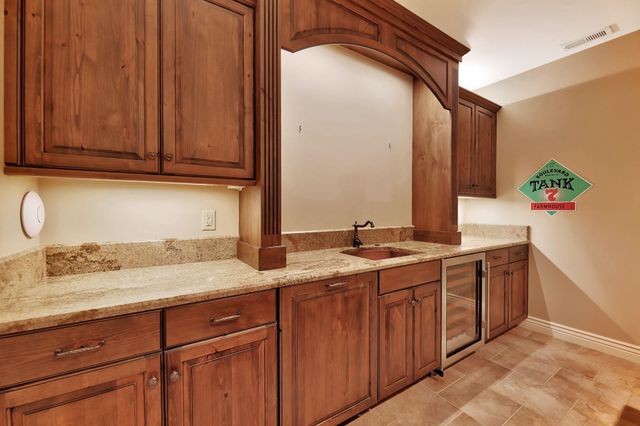 320 E Flint Hills National Ct, Andover, KS 67002