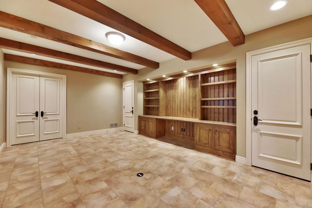 320 E Flint Hills National Ct, Andover, KS 67002