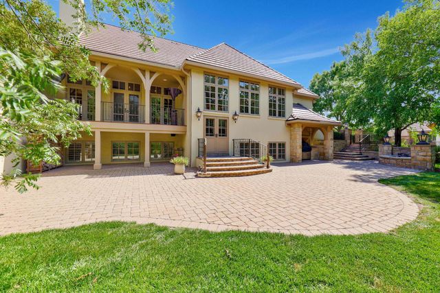 320 E Flint Hills National Ct, Andover, KS 67002