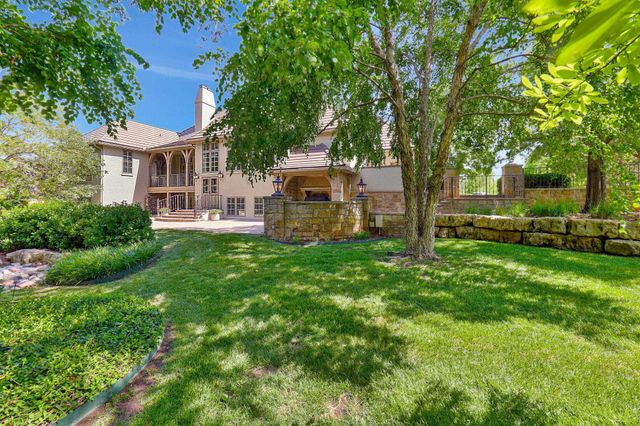 320 E Flint Hills National Ct, Andover, KS 67002