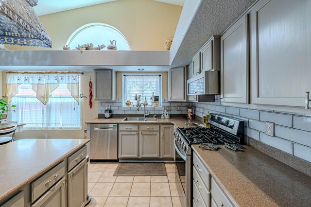 3612 Oasis Springs Road NE, Rio Rancho, NM 87144