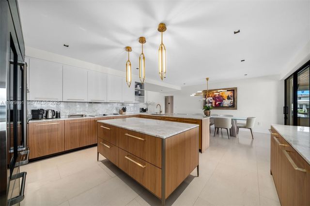 1995 NE 118th Rd, North Miami, FL 33181