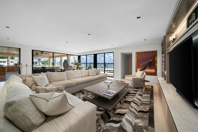 1995 NE 118th Rd, North Miami, FL 33181