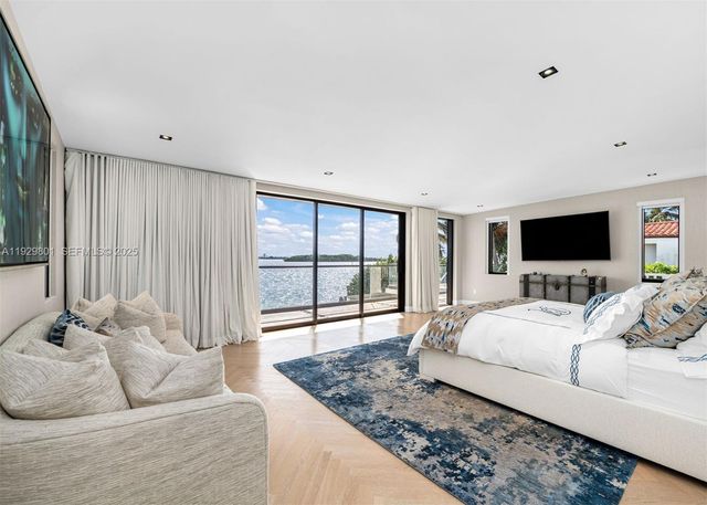 1995 NE 118th Rd, North Miami, FL 33181