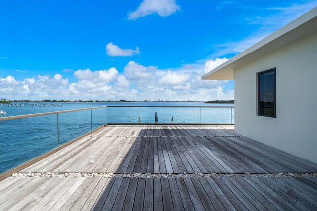 1995 NE 118th Rd, North Miami, FL 33181