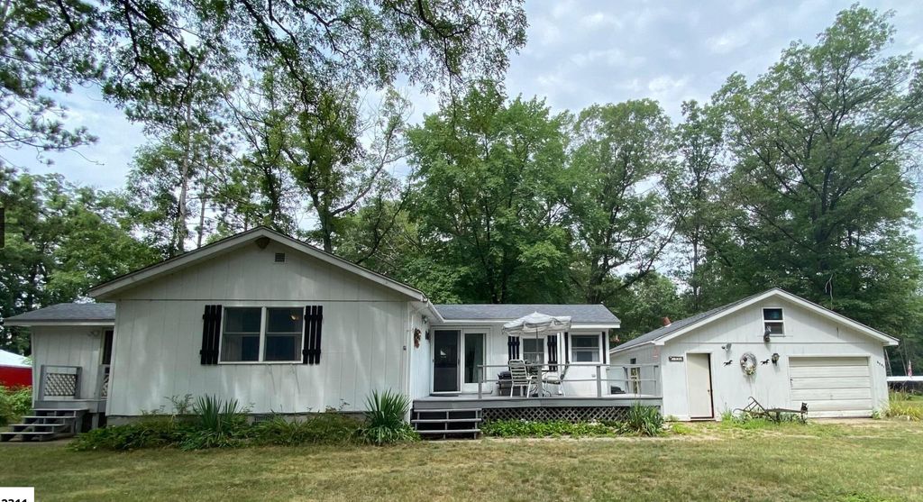 2291 W 22nd Street, Fremont, MI 49412