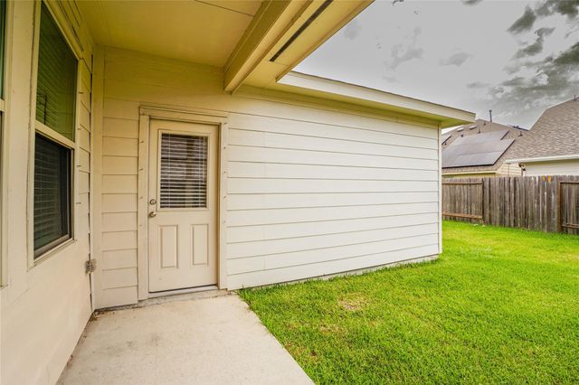 8414 Quiet Bay Drive, Baytown, TX 77523