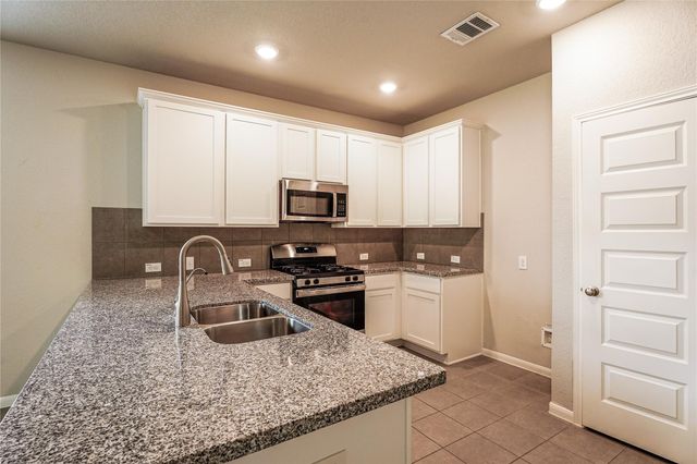 8414 Quiet Bay Drive, Baytown, TX 77523